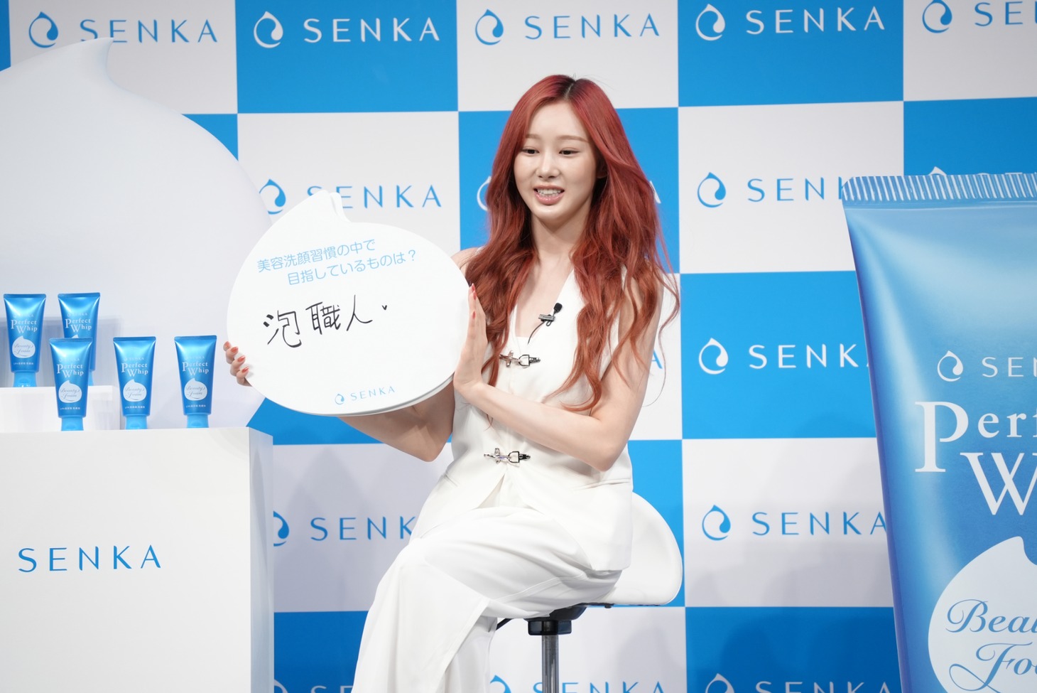 フリップトークを披露するジゼル。