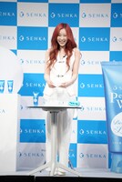 「パーフェクトホイップ」を泡立てていくジゼル。