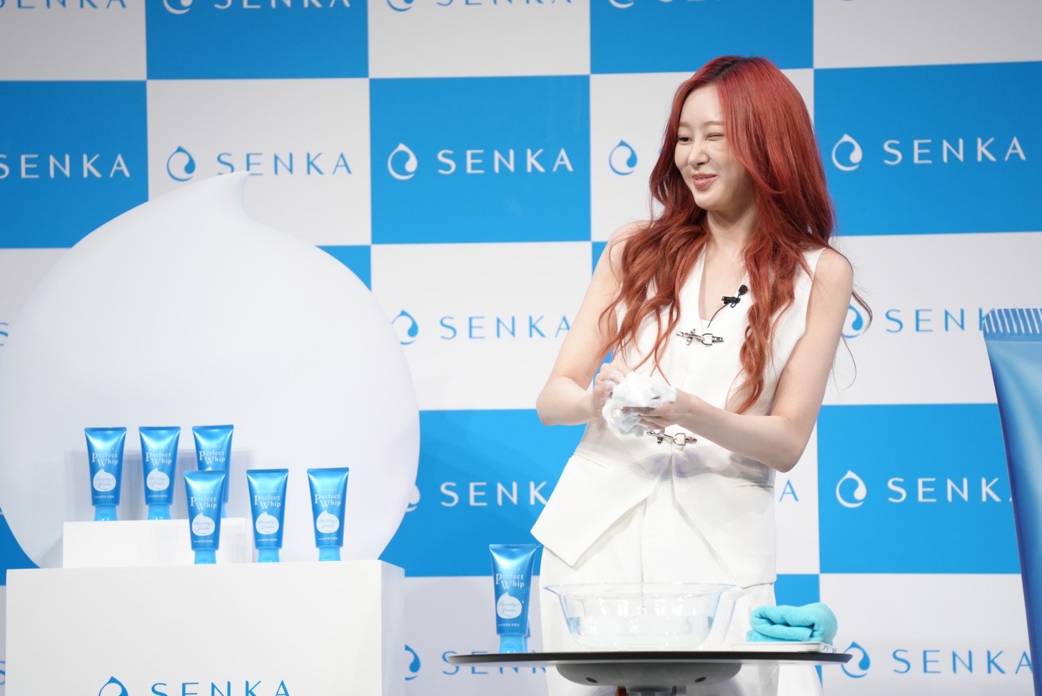 「パーフェクトホイップ」を泡立てていくジゼル。