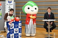 左からマサヒロ、ちょるる、井戸田潤。