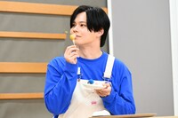 カイの食レポの様子。