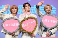 左からNAOYA（MAZZEL）、山中柔太朗（M!LK）、木村慧人（FANTASTICS）。