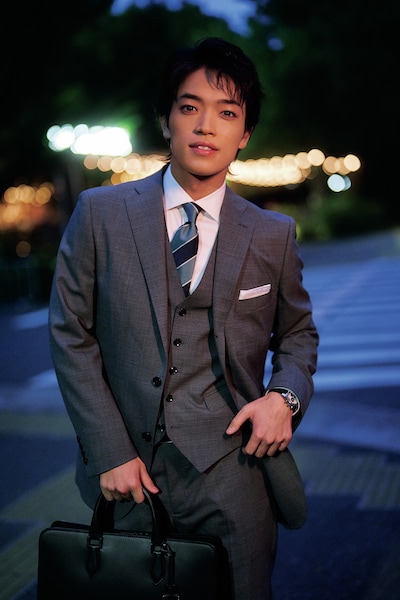 スーツ姿の原嘉孝（timelesz）。