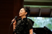 アコースティックライブの様子。