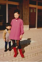 10歳頃、弟と一緒に。