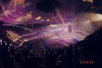 「TOMOO Live at 日本武道館」の様子。（Photo by renzo masuda）