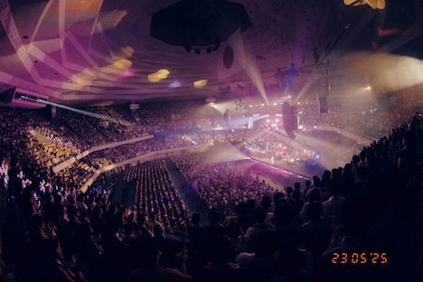 「TOMOO Live at 日本武道館」の様子。（Photo by renzo masuda）