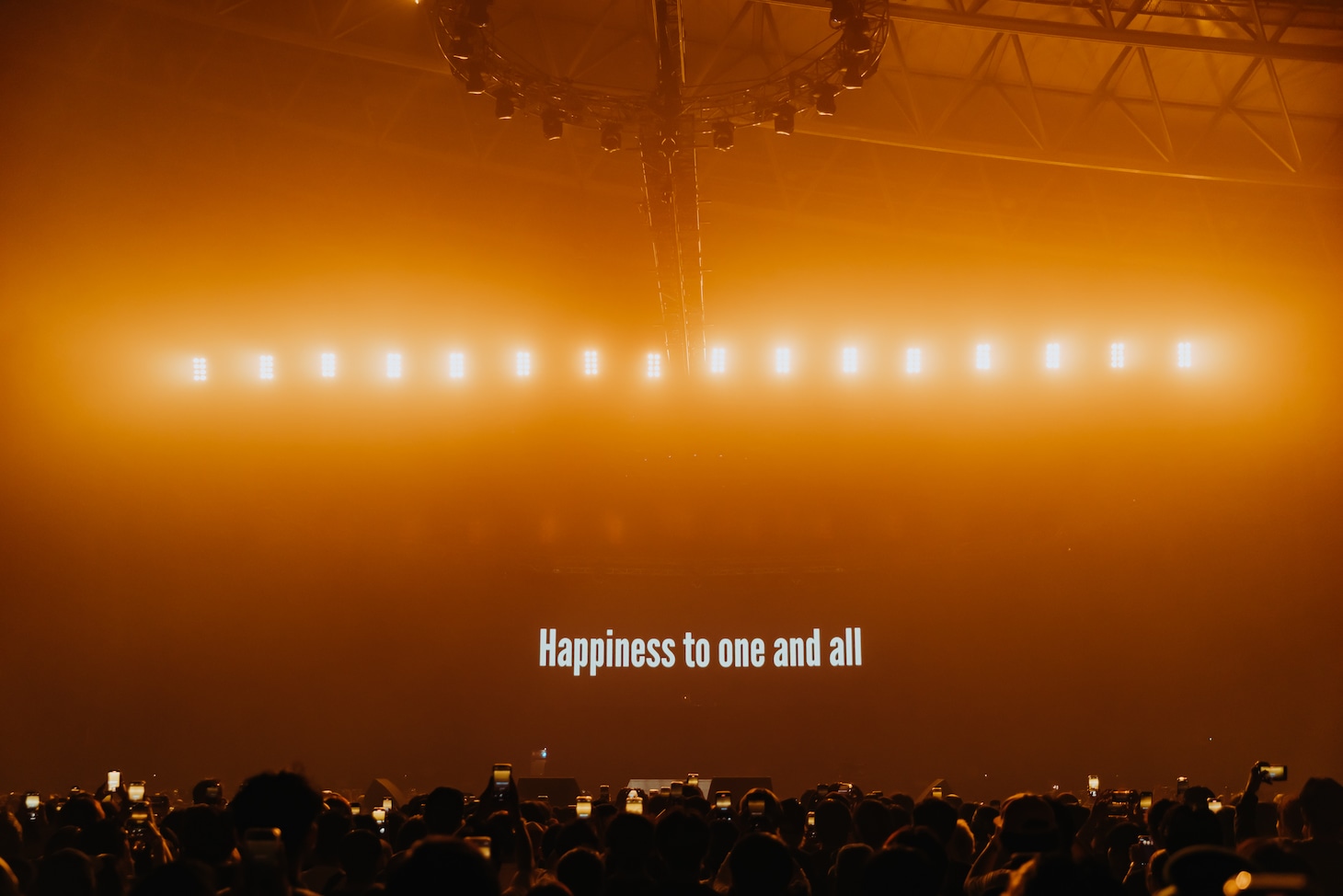 JJJのライブ終了後に表示されたメッセージ。（Photo by Yokoyama Masato）