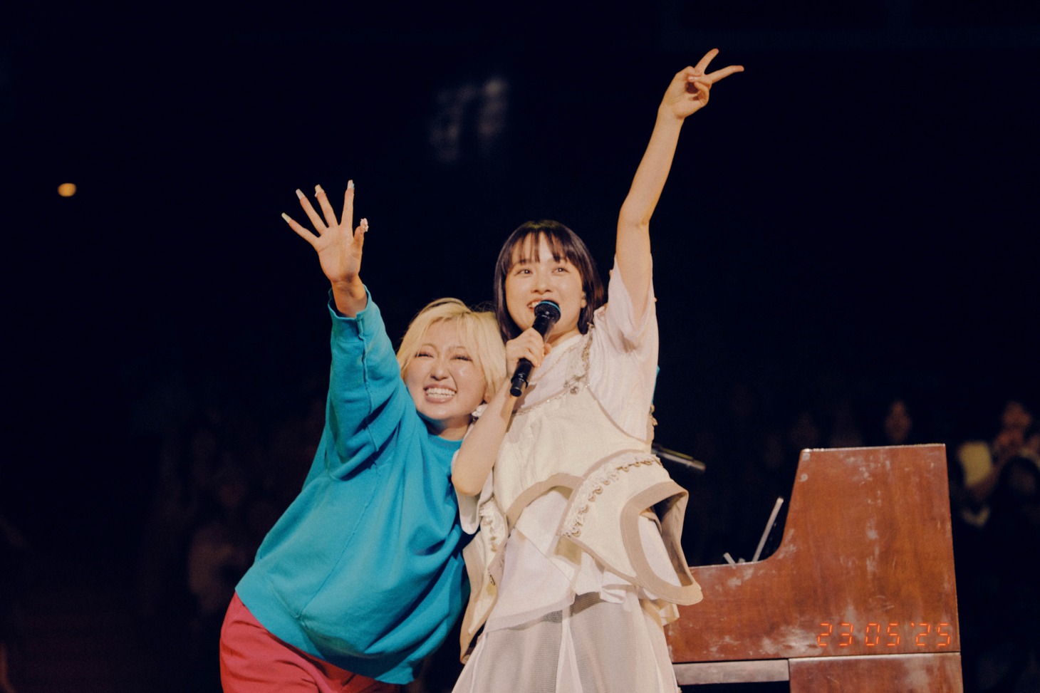 左からダンサーのえりなっち、TOMOO。（Photo by renzo masuda）