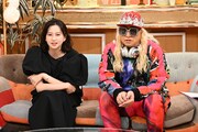 左から河北麻友子、DJ KOO。©︎TBS