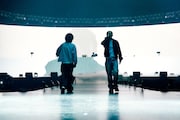 唾奇とKohjiyaによる「PAGE ONE」のパフォーマンスの様子。(Photo by Taio Konishi)