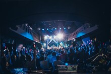 キングサリの新体制お披露目ライブ「グサリといきる」の様子。（撮影：真島洸）