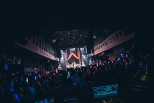 キングサリの新体制お披露目ライブ「グサリといきる」の様子。（撮影：真島洸）