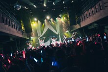 キングサリの新体制お披露目ライブ「グサリといきる」の様子。（撮影：真島洸）