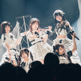 キングサリ新体制お披露目ライブ「グサリといきる」5人が見せた新たな物語のスタート