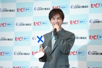 「世界の◯×クイズ」に挑戦する岩田剛典。