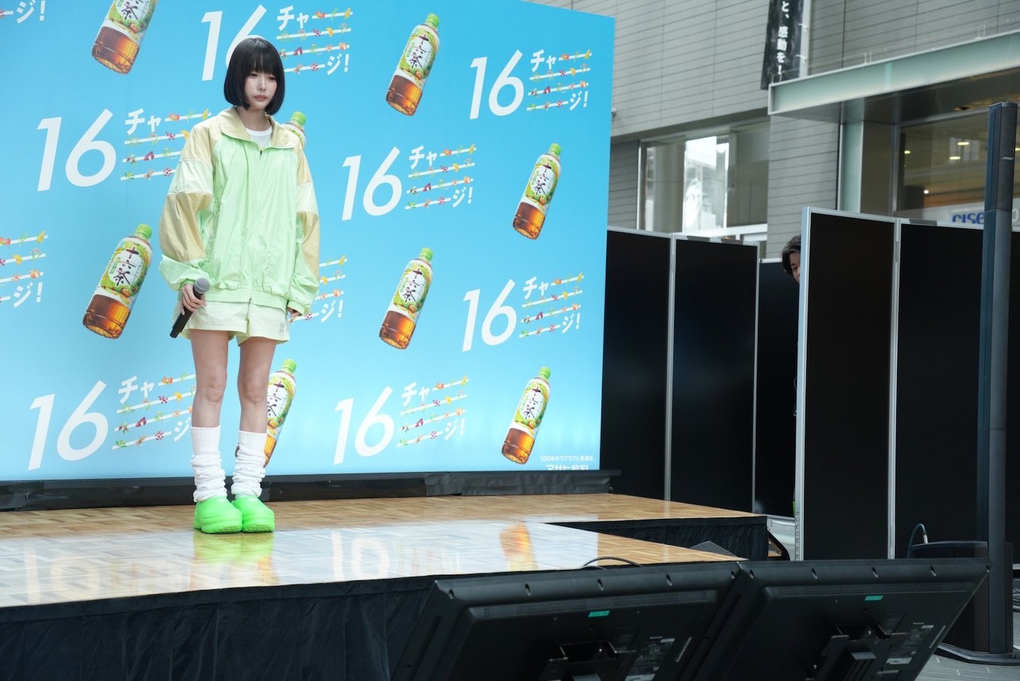 新垣結衣のフラフープ動画を鑑賞するano。