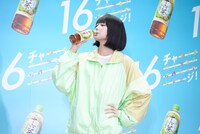 「アサヒ 十六茶」をごくごく飲むano。