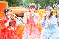 「かわいいだけじゃだめですか？」というCUTIE STREETの楽曲のセリフを披露する白石まゆみ（SWEET STEADY）。