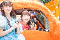 Pontaパス“もふもふトラック”に乗車する白石まゆみ（SWEET STEADY）。