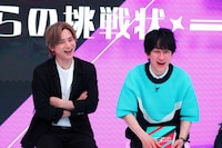 左から堂本光一、横山裕。©カンテレ