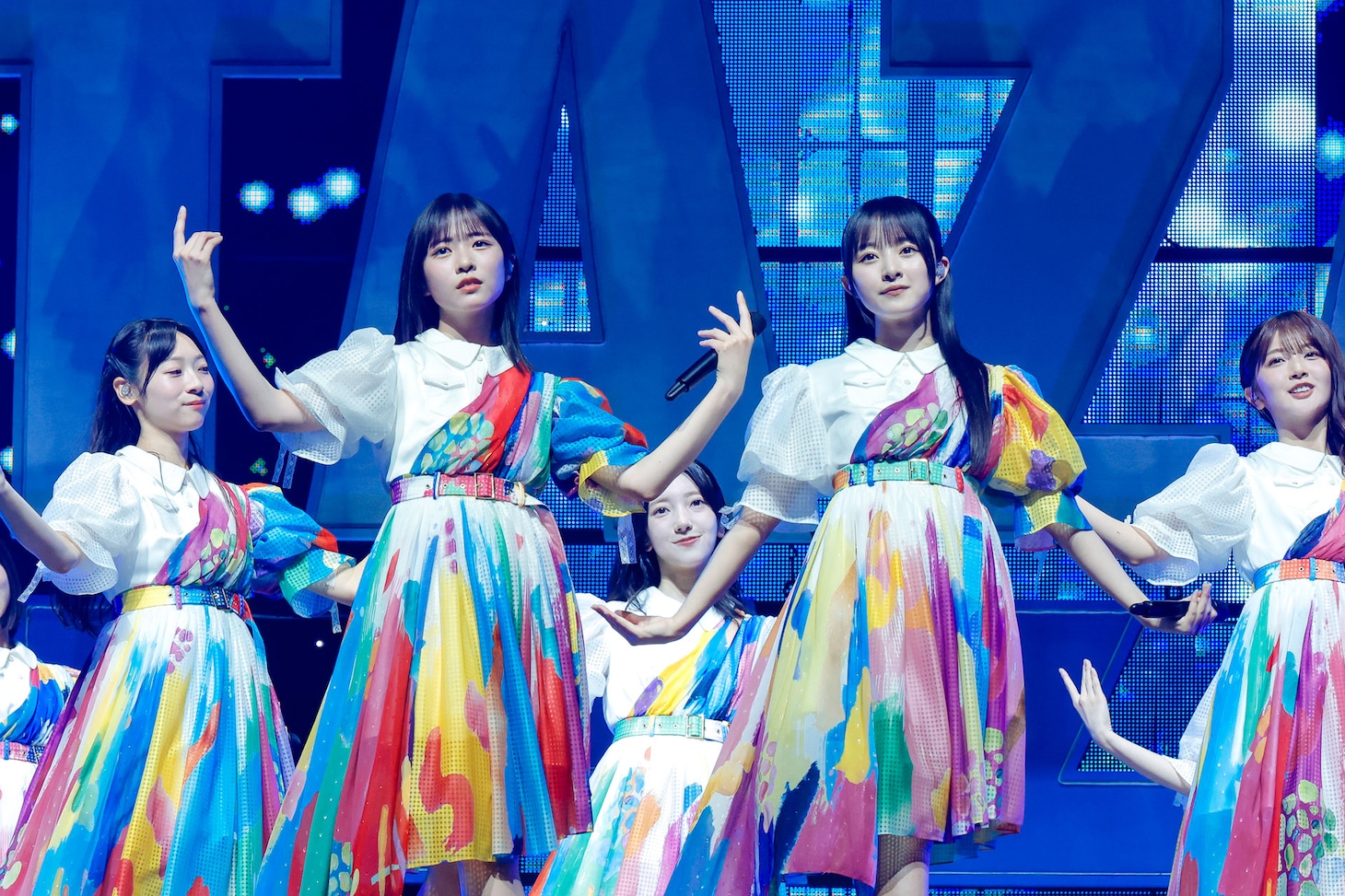 「シーラカンス」を披露する日向坂46四期生と五期生。（撮影：上山陽介）