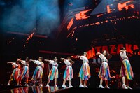 日向坂46二期生と五期生による「You're in my way」のパフォーマンスの様子。（撮影：上山陽介）