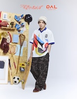 自ら監修したゲームシャツを着る長尾謙杜（なにわ男子）。