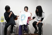 多色刷りによりコストがかかっているコラボT。