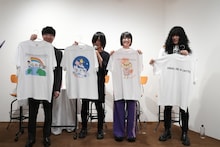 入選作品を紹介する辻本光貴氏、こやまたくや、ありぼぼ、もりもりもと。