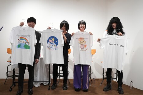 入選作品を紹介する辻本光貴氏、こやまたくや、ありぼぼ、もりもりもと。