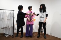 こやまたくやからマイクを受け取るもりもりもと。