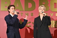 「憧れの存在は？」という質問を受け、「豆（豆原一成）ですね。見るたびにでかくなってる」と腕の筋肉を絶賛する山中柔太朗。