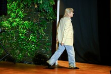 退場する小室哲哉。