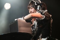 質問に答える仲村悠菜。