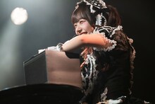 質問に答える仲村悠菜。