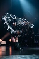 深々とお辞儀する仲村悠菜。