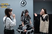 応援に駆けつけた中6トリオの桜井えま（左）と風見和香（右）。