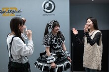応援に駆けつけた中6トリオの桜井えま（左）と風見和香（右）。