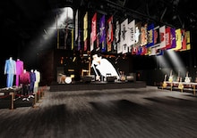 「EIKICHI YAZAWA 50th Year Memorial Exhibition『俺たちの矢沢永吉』展」の内観イメージ。