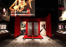 「EIKICHI YAZAWA 50th Year Memorial Exhibition『俺たちの矢沢永吉』展」の内観イメージ。
