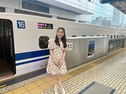 東海道新幹線ひかり511号と百田夏菜子(ももいろクローバーZ)。