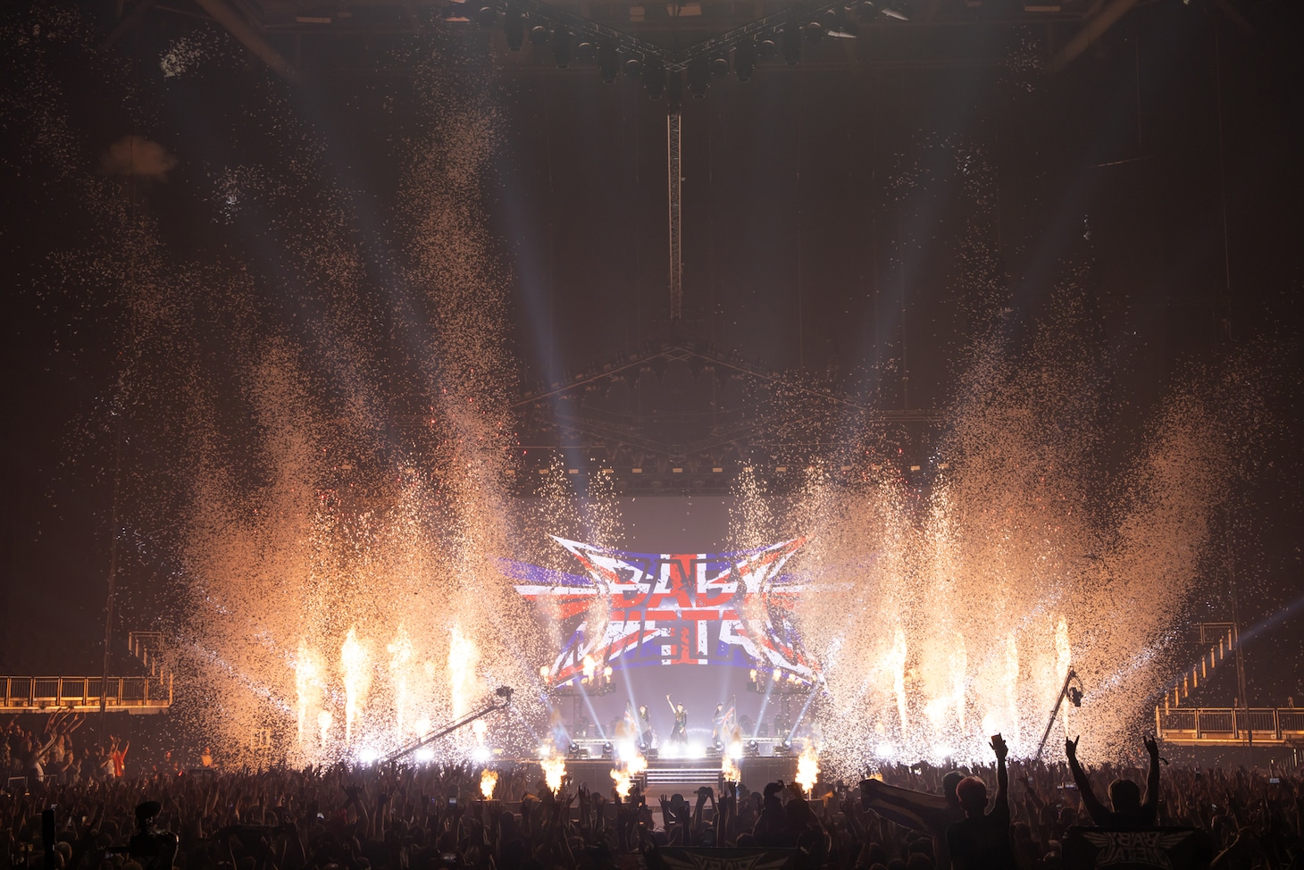 BABYMETAL「BABYMETAL UK & EUROPE ARENA TOUR 2025」イギリス・The O2公演の様子。