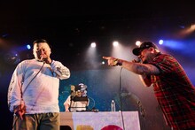 漢 a.k.a. GAMIとMEGA-Gを迎えた「マイクロフォンコントローラー」のパフォーマンスの様子。