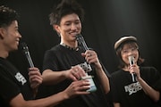 くじを引くryuya(中央)。