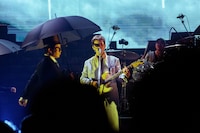 MONO NO AWARE「波止場大サーカス」より、「イニョン」パフォーマンスの様子。（Photo by Risa Nishimura）