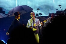 MONO NO AWARE「波止場大サーカス」より、「イニョン」パフォーマンスの様子。（Photo by Risa Nishimura）