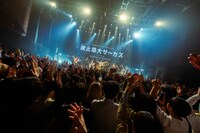 MONO NO AWARE「波止場大サーカス」の様子。（Photo by Risa Nishimura）