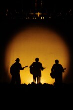 MONO NO AWARE「波止場大サーカス」の様子。（Photo by Risa Nishimura）