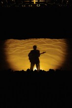 MONO NO AWARE「波止場大サーカス」の様子。（Photo by Risa Nishimura）